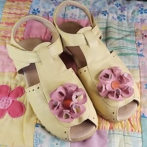 Livie & Luca Light Yellow Leather Bloom Sandals w/Pink Leather Flowers HTF 3 Y